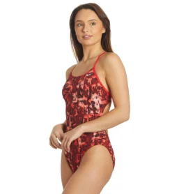 Nike Women's HydraStrong Fire Cut Out One Piece Swimsuit 9 Nike Women's HydraStrong Fire Cut Out One Piece Swimsuit -Speede Trendy 5677666664616 universityred 5a