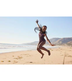 Nike Girls' Logo Toss Spiderback One Piece Swimsuit (Big Kid) -Speede Trendy 7763486539944 black 7a